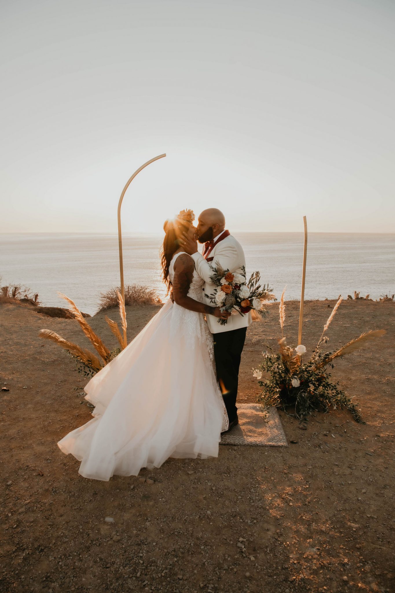 Boho Malibu Elopement florals and elopement planner meadows events. photos by amanda meisters photography
