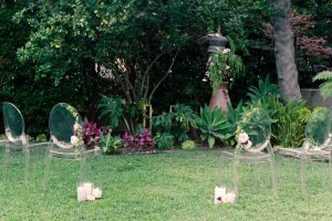 chic small garden wedding_calvo and lovely lights imagery